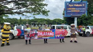 Satlantas Polres Lebak saat edukasi masyarakat soal keselamatan berkendara