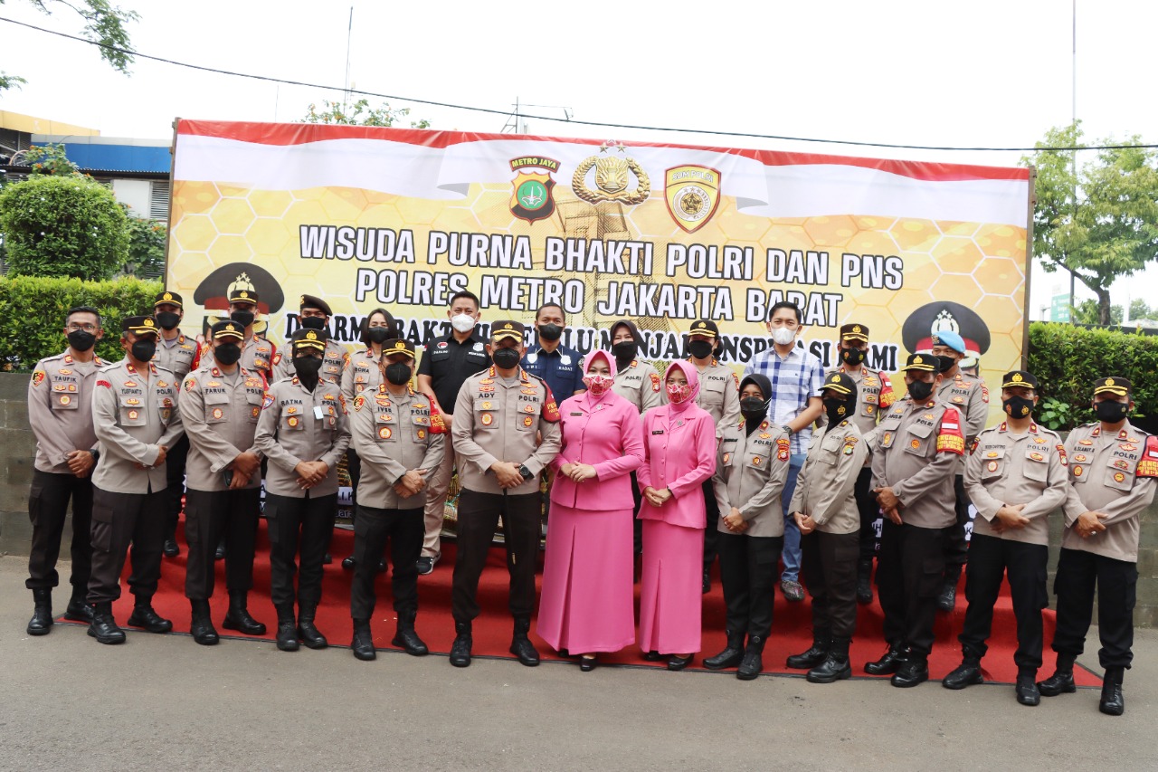 Polres Metro Jakarta Barat Gelar Apel Pelepasan Purna Bakti