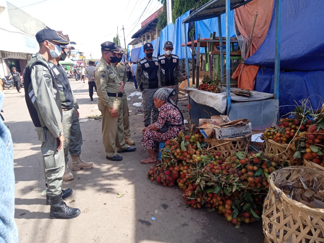 Polres Kendal Lakukan Pengamanan Saat Pedagang Pasar Weleri Pindah Tempat