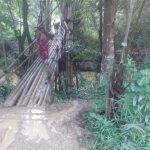Jembatan Dari Bambu dan Jalan Yang Licin di Kampung Cirametuk Cibaliung Belum Ada Sentuhan Pemerintah