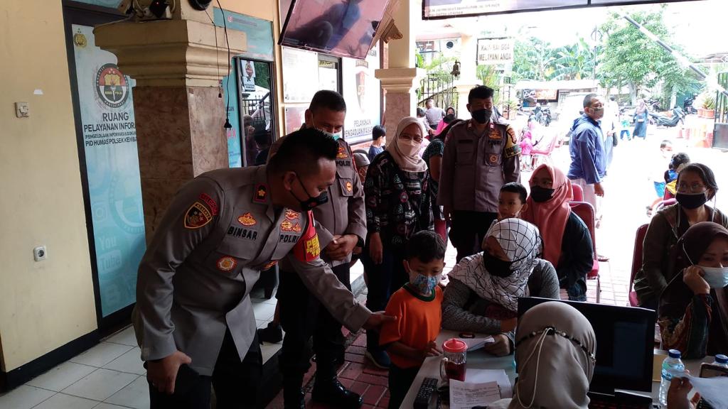 Polsek Kembangan Gelar Vaksinasi Anak Usia 6-11 Tahun