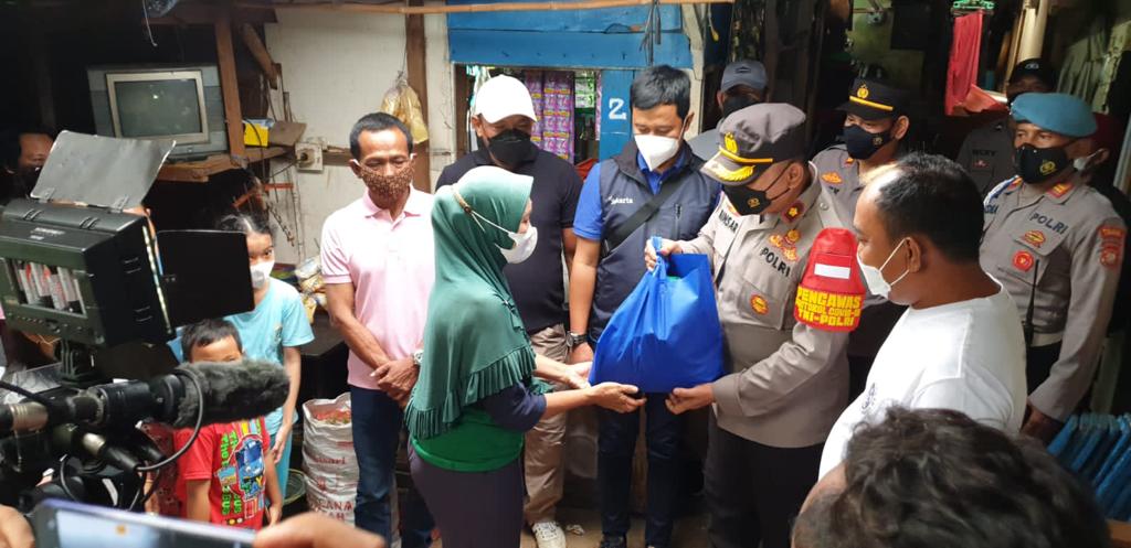 Peduli Kemanusiaan, Polsek Kembangan Gelar Bakti Sosial