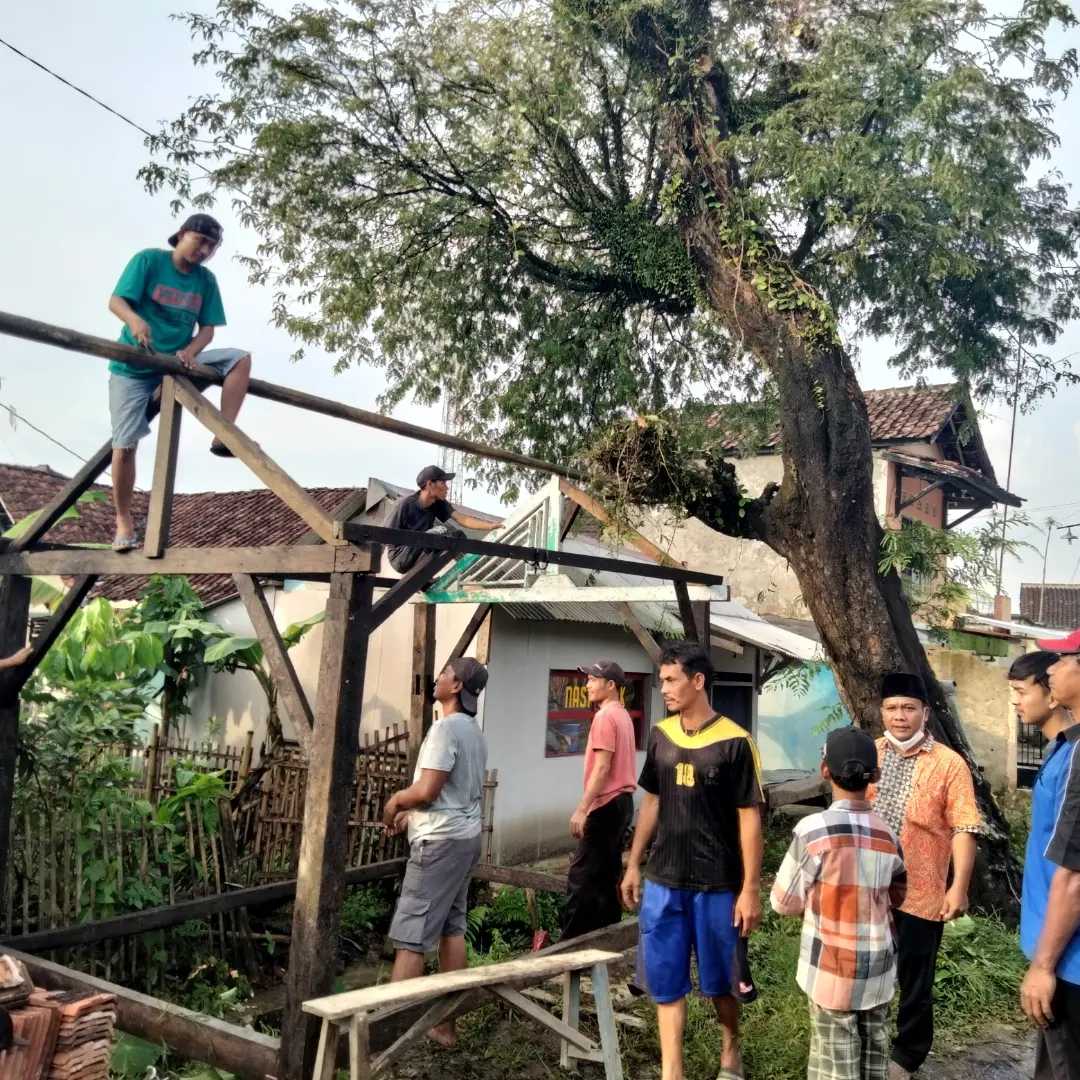 Kades Sukamekarsari Apresiasi Warga Bangun Pos Kamling