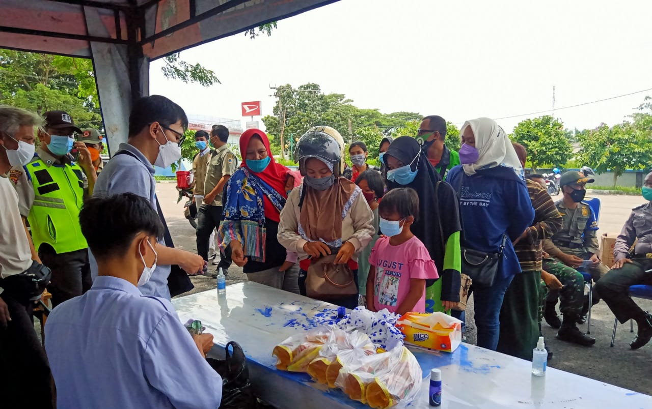 Disperindag Lebak Bersama Perum Bulog Lebak- Pandeglang Gelar Operasi Pasar Minyak Goreng