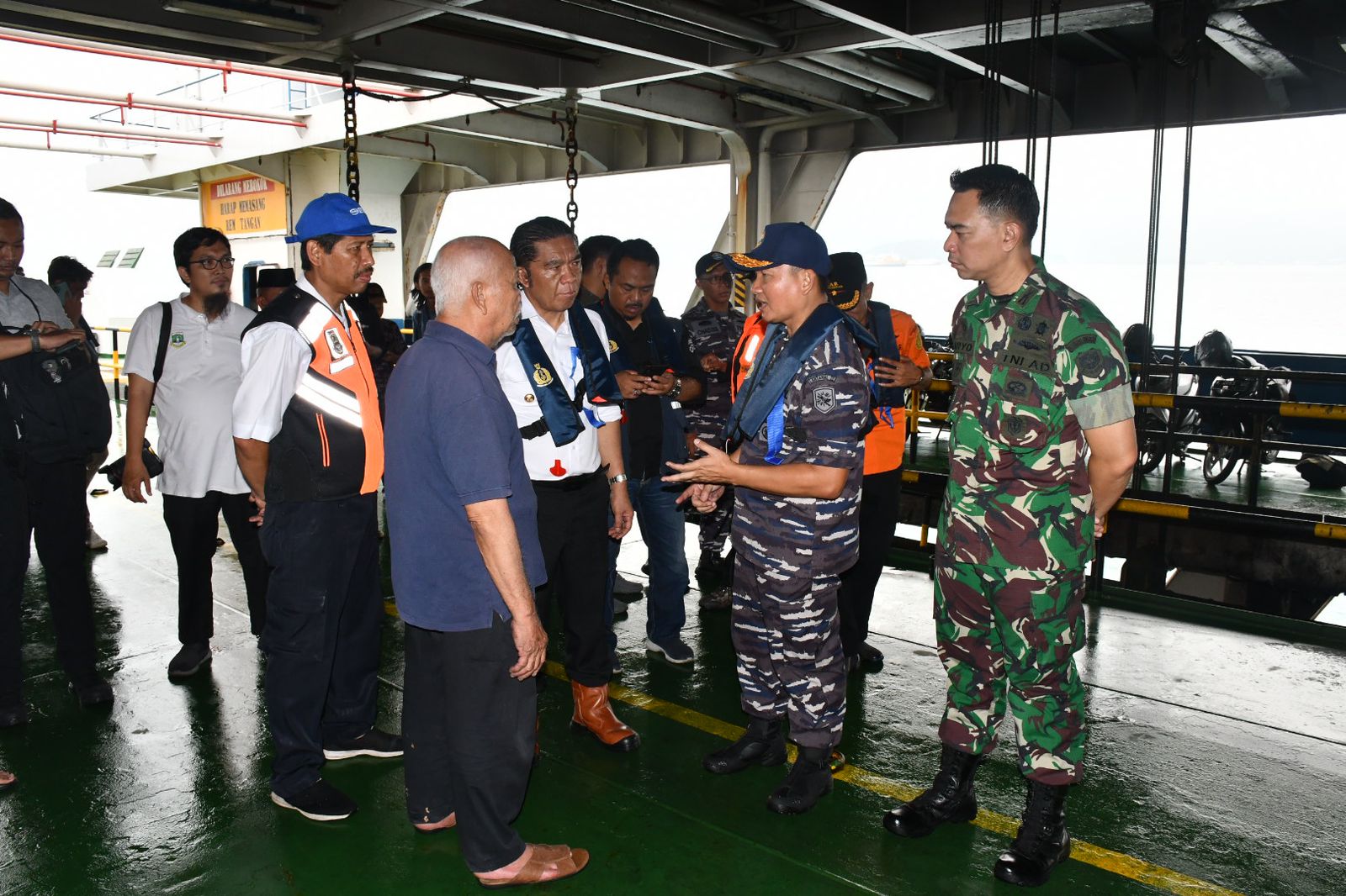 Dandim 0623/Cilegon melaksanakan pengecekan langsung evakuasi KMP ROYCE 1