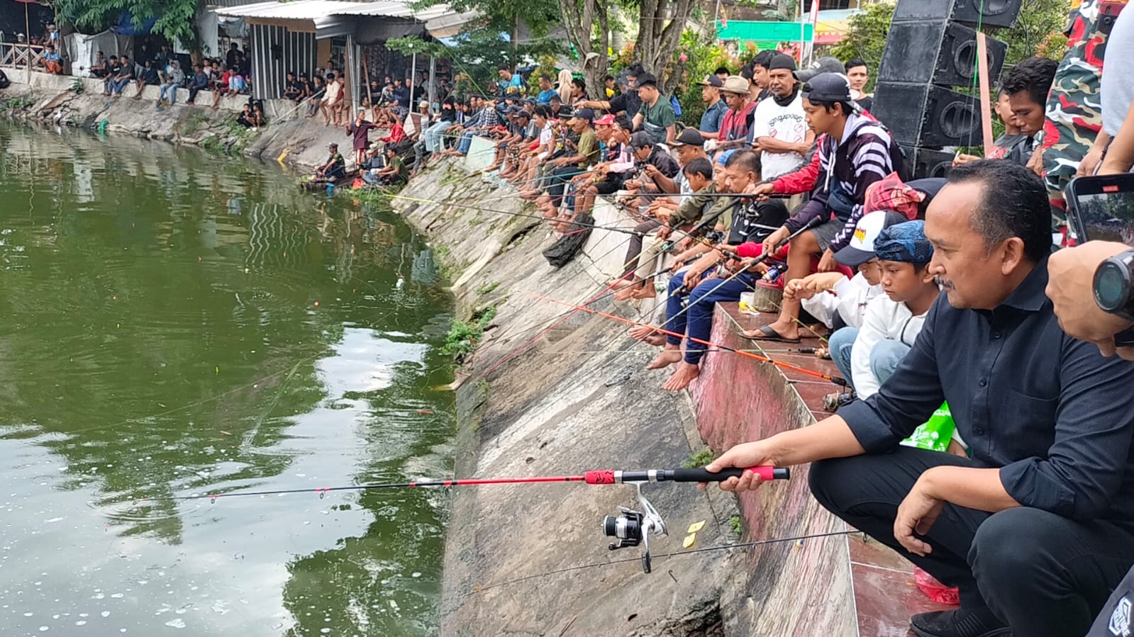 Masa Akhir Jabatan Wakil Bupati LebakH.Ade Sumardi dan M.Suryana Mengadakan Mancing mania Gratis