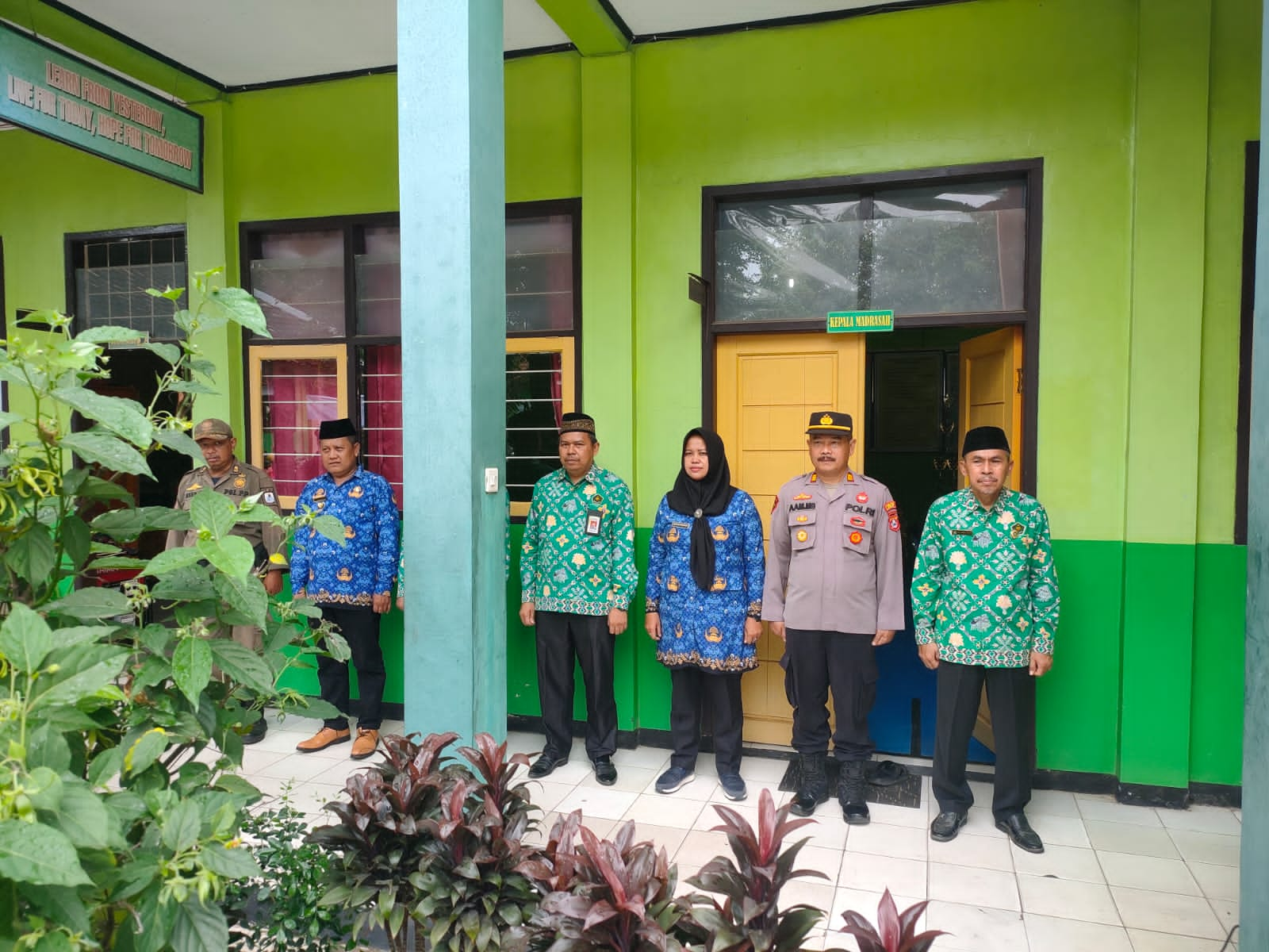 Polsek Bayah Bersama Forkompimcam Kecamatan Bayah Laksanakan Upacara HUT PGMI Ke-78 Tahun 2023