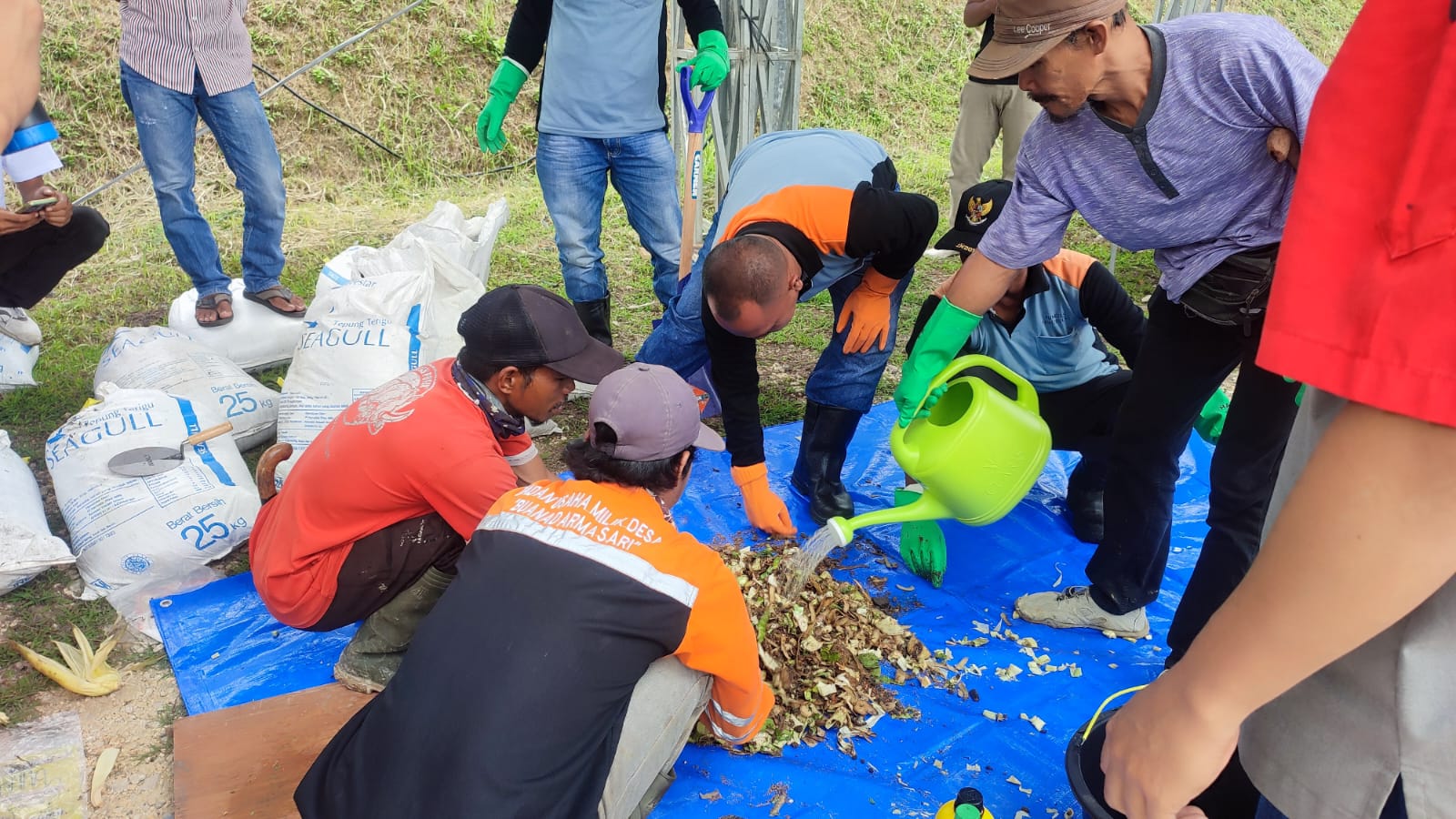 PT. Cemindo Gemilang Tbk bersama DLH Kabupaten Lebak Gelar Pelatihan Pembuatan Pupuk Kompos