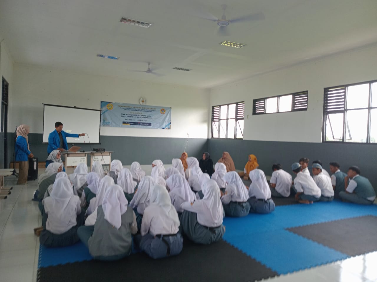 Laksanakan PkM, Mahasiswa Program Studi Administrasi Negara Universitas Pamulang (Unpam) Kampus Serang Sosialisasikan Kunci Sukses Dalam Berorganisasi